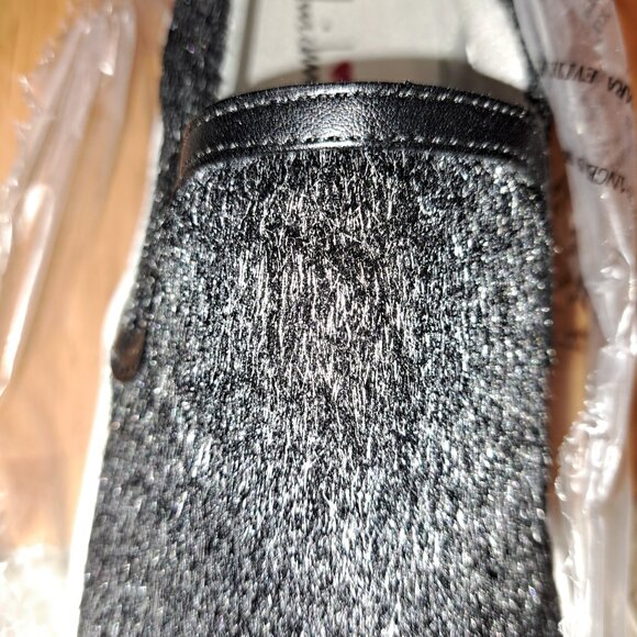 NWT Luichiny Womens Vay Kay Slip On Sneaker Shoes Furry Texture Black/Silver - Picture 5 of 8